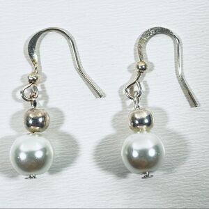 $10 or Free with bundle New pair of Pearl dangle beautiful Silver earrings